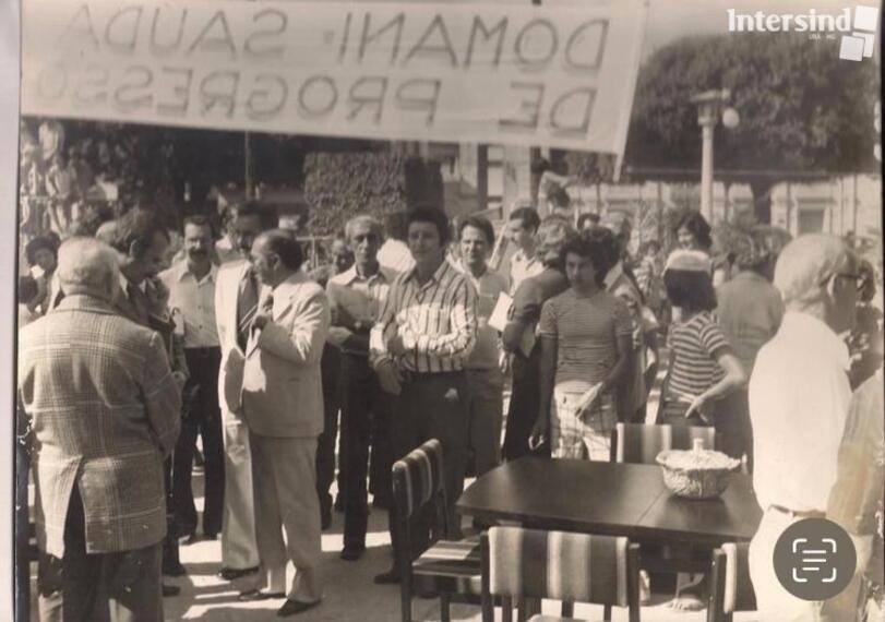 001 - Feira de Móveis na Praça São Januário, em Ubá/MG (década de 1960)